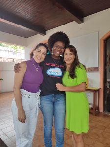 Adultos aprendendo inglês no Dream It