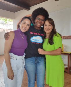 Adultos aprendendo inglês no Dream It