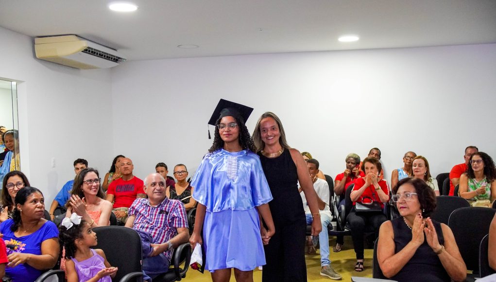 Aluna Dream It formatura de fluência. Aluna fluente no Inglês.