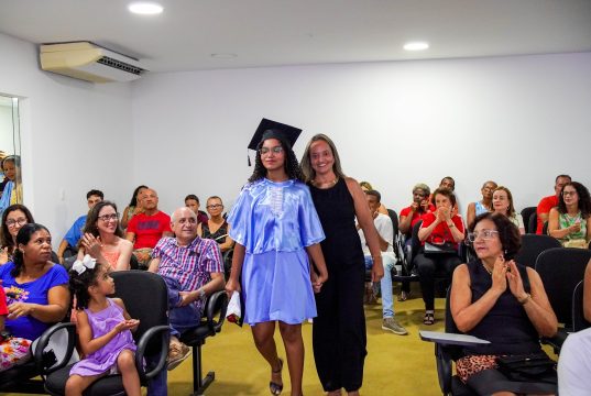 O Intercâmbio no ensino de Inglês: é realmente essencial? Aluna Dream It formatura de fluência. Aluna fluente no Inglês.