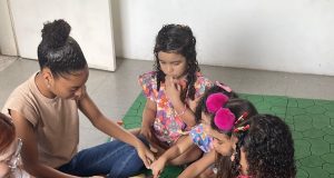 5 Hábitos de Pais que Ajudam os Filhos a Aprender Inglês com Facilidade Hábitos que ajudam o filho aprender inglês.