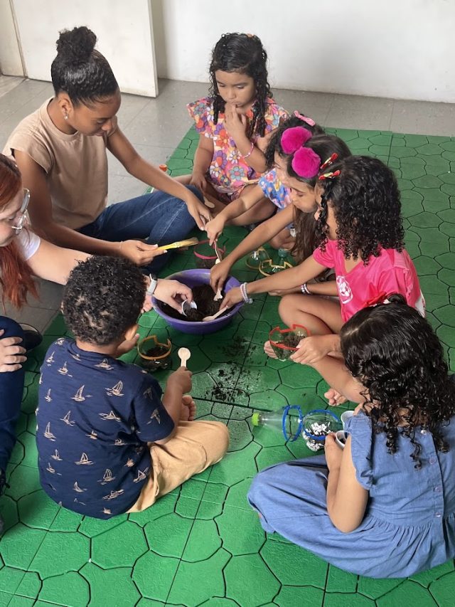 Hábitos que ajudam o filho aprender inglês.