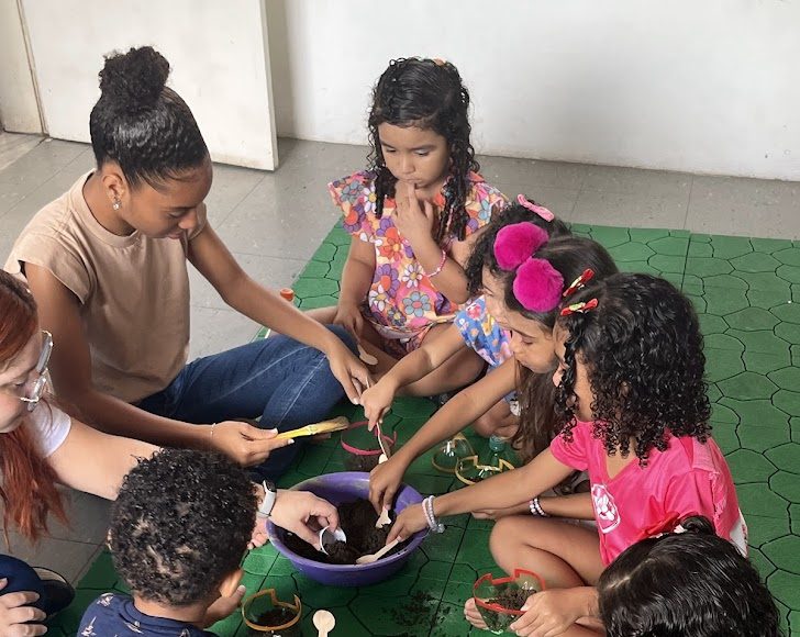 Hábitos que ajudam o filho aprender inglês.