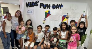 Como o inglês na infância impulsiona o desenvolvimento cognitivo e emocional Inglês na infância, Crianças aprendendo inglês e desenvolvendo habilidades cognitivas e emocionais