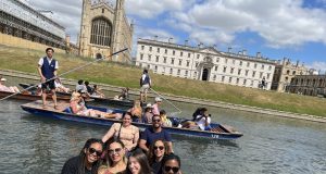 6 Curiosidades da Cultura Inglesa que Vão Destravar seu Aprendizado Curiosidades da cultura inglesa: Thais em sua viagem à Londres