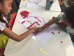 5 Habilidades do Futuro que Seu Filho Desenvolve em um Ambiente Bilíngue Crianças desenvolvendo habilidades do futuro em uma aula de inglês divertida na Dream It.