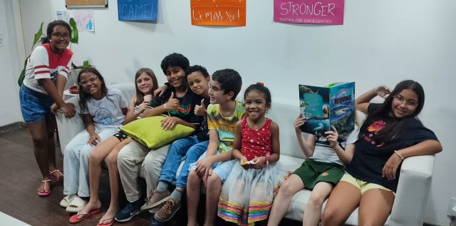 IMG_20250416_175950 Alunos na escola de inglês. Está é uma etapa importante para a fluência, e para entender que nota de inglês não é fluência.