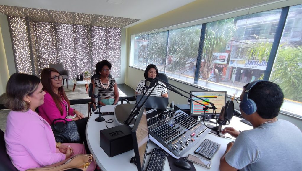 Pai descobre como ajudar o filho a estudar inglês de forma leve e divertida em casa.